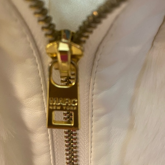 Andrew Marc New York Women’s Faux Fur white flower jacket size medium - Picture 3 of 8